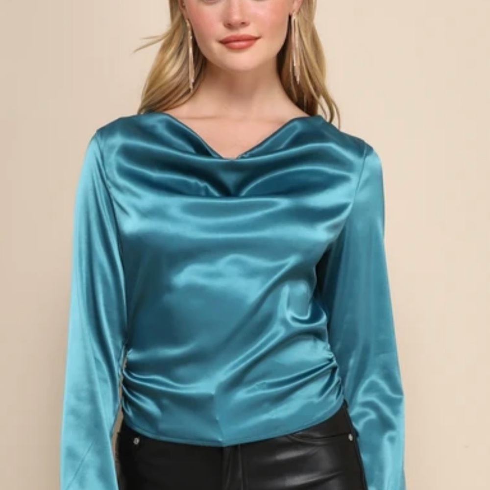 Beautiful teal LuLus top!